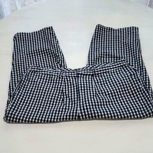 Chaps Black and White Gingham Capris